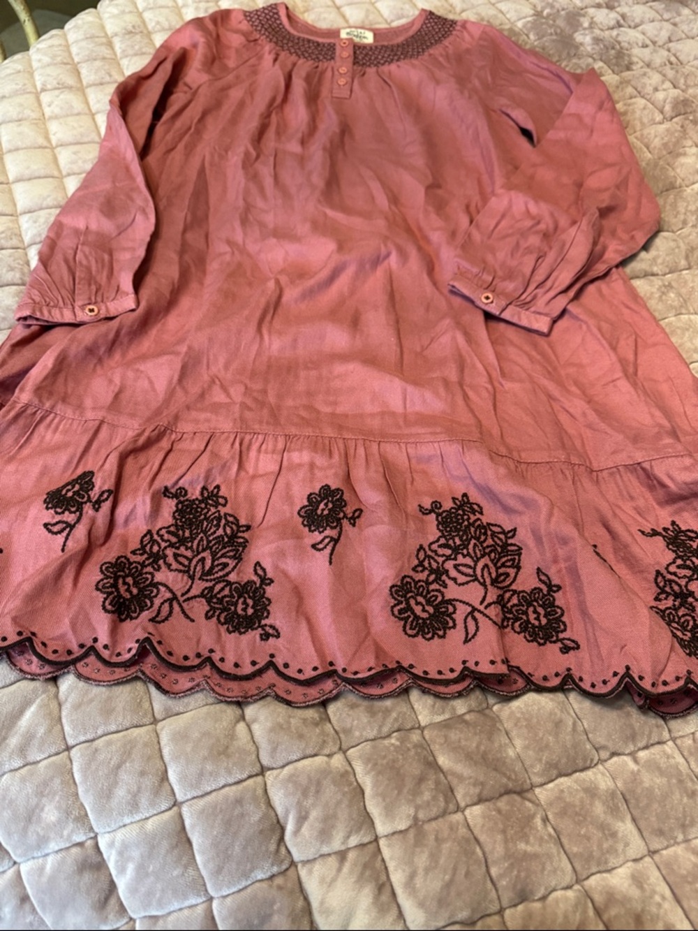 Mini Boden Dusty Rose Embroidered Knit dress with scalloped hem